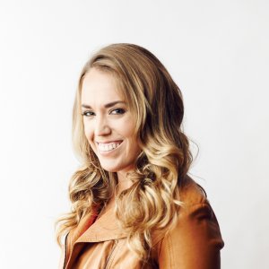 Kristin Luna headshot